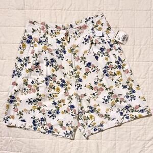 Vintage Wear 2B Seen Floral High Waisted Shorts – Size 8 (NWT) 🌸